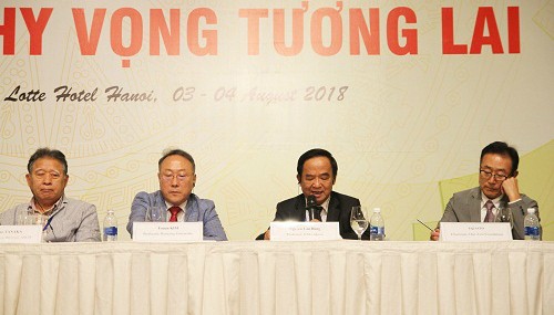 Giáo sư Nguyễn Lân Dũng - Chủ tịch Hội các ngành Sinh học Việt Nam trình bày tham luận tại Hội nghị Quốc về One Asia, gồm 600 nhà khoa học đến từ 31 nước Châu Á. (Ảnh: tác giả cung cấp).