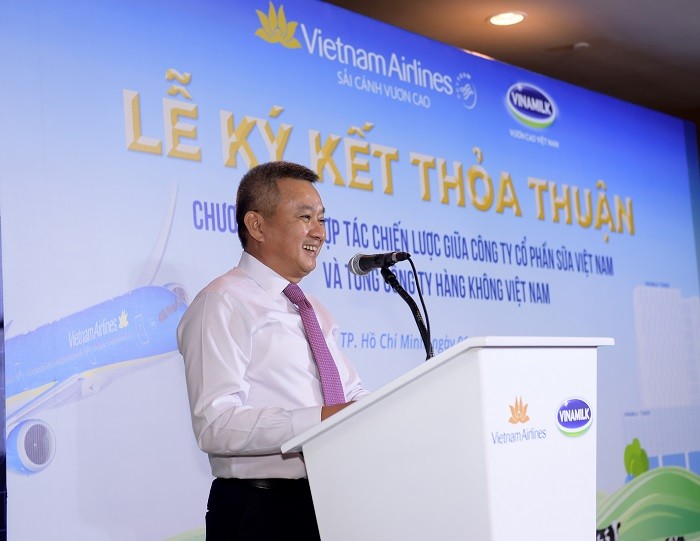 Ông Dương Trí Thành – Thành viên Hội đồng quản trị, Tổng giám đốc Vietnam Airlines phát biểu tại buổi lễ ký kết (Ảnh: Lý Võ Phú Hưng).