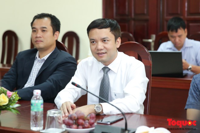 Phó giáo sư, Tiến sĩ Nguyễn Việt Hà – Hiệu trưởng Trường Đại học Công nghệ, Đại học Quốc gia Hà Nội phát biểu tại lễ ký kết.