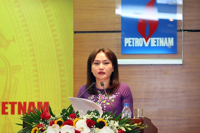 Chủ tịch Công đoàn Dầu khí Việt Nam Nghiêm Thùy Lan phát biểu khai mạc diễn đàn.