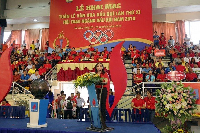 Chủ tịch Công đoàn Dầu khí Việt Nam Nghiêm Thùy Lan phát biểu khai mạc.
