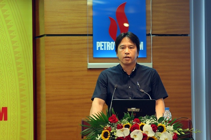 Đồng chí Bùi Quốc Sơn, Phó Trưởng ban Quản trị Nguồn nhân lực Tập đoàn, Chủ tịch Công đoàn Công ty Mẹ PVN giới thiệu về cẩm nang văn hóa dầu khí.
