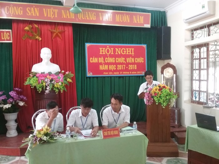Hội nghị công chức viên chức nhà trường (Ảnh chỉ mang tính chất minh họa: thptdongloc-hatinh.edu.vn).