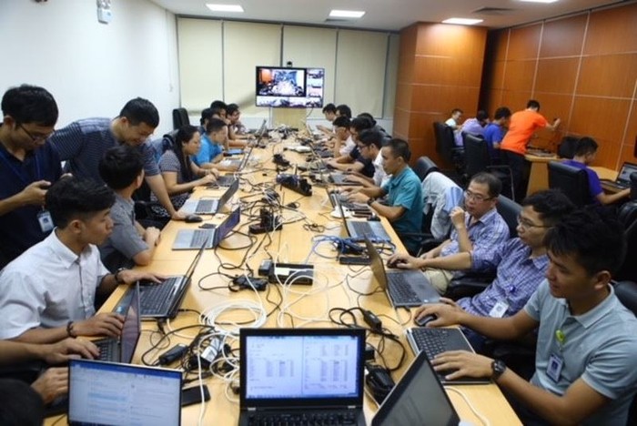 Gần 300 cán bộ kỹ thuật của VinaPhone tại 63 tỉnh thành trên cả nước đã có mặt từ 19h ngày 14/9 để chuẩn bị cho công tác đổi số.