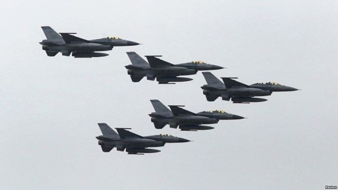 Máy bay chiến đấu F-16 trong cuộc diễn tập thường niên tại căn cứ quân sự ở Tân Trúc, phía bắc Đài Loan (Ảnh: Reuters).