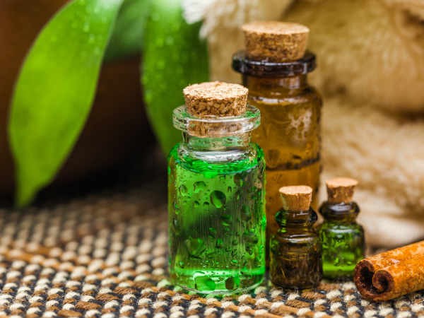 Tinh dầu hương thảo mang lại nhiều lợi ích tuyệt vời cho làn da của bạn (Ảnh: theo Boldsky).