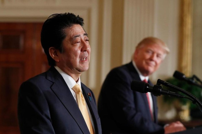 Thủ tướng Nhật Bản Shinzo Abe và Tổng thống Hoa Kỳ Donald Trump, ảnh: AP.