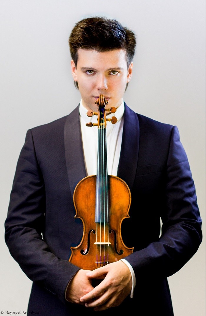 Nghệ sĩ violin Sergei Dogadin.