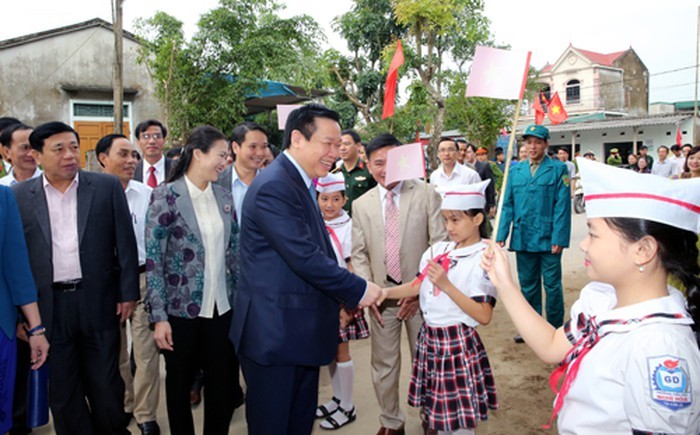 Phó Thủ tướng Vương Đình Huệ dự “Ngày hội Đại đoàn kết toàn dân tộc” ở Nghệ An. Ảnh: Chinhphu.vn