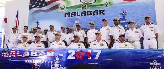 Lãnh đạo lực lượng hải quân Mỹ, Nhật Bản và Ấn Độ tại cuộc tập trận chung Malabar 2017 (Ảnh: AP)