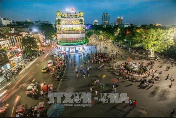 Phố đi bộ đoạn quảng trường Đông Kinh Nghĩa Thục (Hà Nội). Ảnh: Trọng Đạt/TTXVN