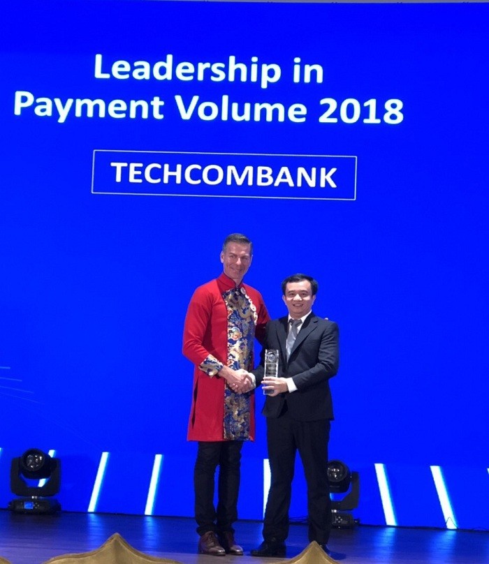 Techcombank nhận giải thưởng từ Giám đốc Châu Á - Thái Bình Dương của Visa.