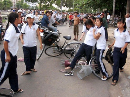 Vấn nạn bạo lực học đường (Ảnh minh họa: baotintuc.vn).