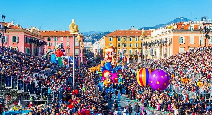 Lễ hội Carnaval thường diễn ra vào tháng 2 hàng năm tại quảng trường Massséna.