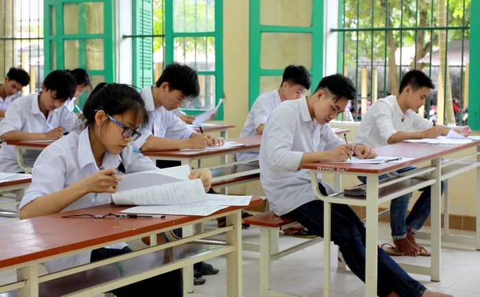 Các em học sinh làm bài kiểm tra (Ảnh minh họa: TTXVN).