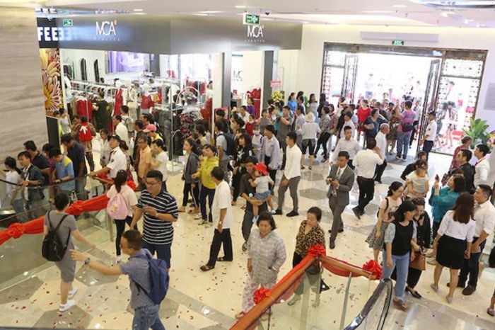 Vincom Plaza Tây Ninh đón hàng nghìn khách hàng ngay sau khi chính thức mở cửa.