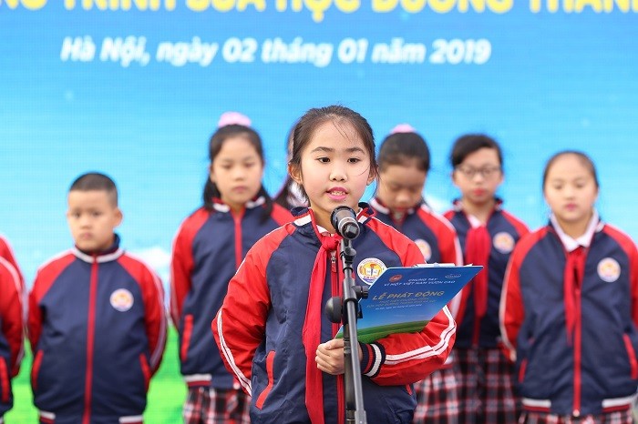 Em Đỗ Vũ Đan Linh - học sinh lớp 5A6, trường Tiểu học Kim Đồng đại diện các em học sinh phát biểu tại sự kiện.