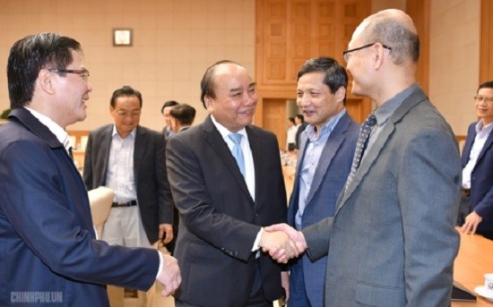 Thủ tướng gặp gỡ các thành viên Tổ tư vấn (Ảnh minh họa: baochinhphu.vn).