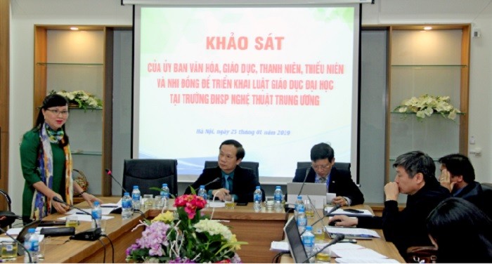 Đồng chí Nguyễn Thị Kim Phụng, Vụ trưởng Vụ giáo dục Đại học phát biểu.