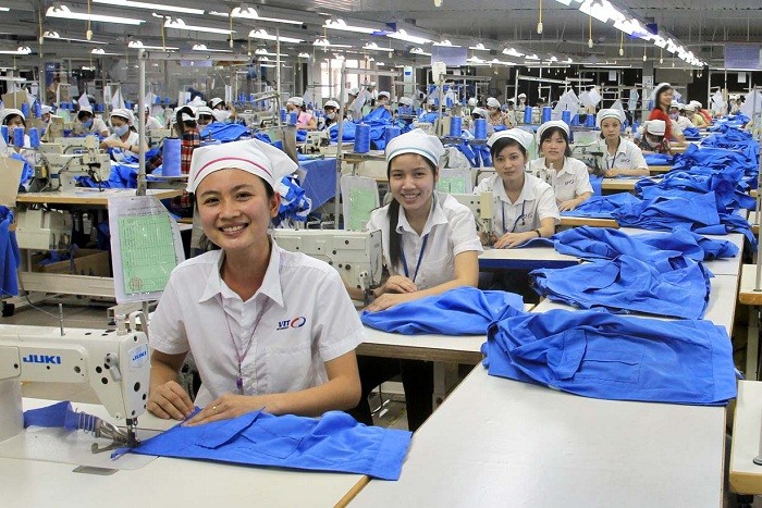 Lao động Việt Nam tại phân xưởng may tại Đài Loan (Ảnh minh họa: laodongngoainuoc.vn).