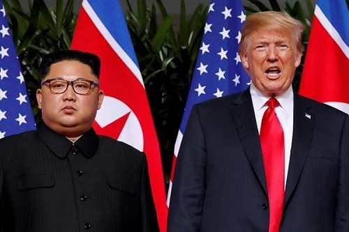 Nhà lãnh đạo Triều Tiên, Kim Jong-un và Tổng thống Donald Trump tại cuộc gặp lần đầu tiên ở Singapore (Ảnh: Getty).
