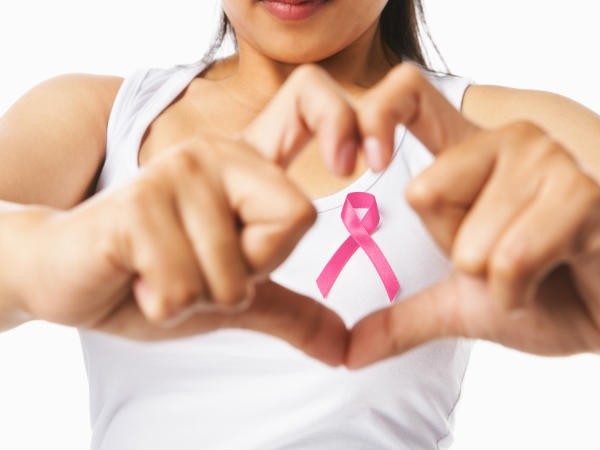 Vai trò của Vitamin D trong việc ngăn ngừa ung thư vú là gì? (Ảnh: theo boldsky).