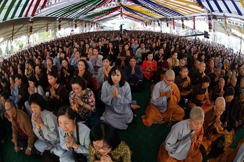 Phật tử dự lễ khai đàn Pháp hội Đại Bi Quan Âm.