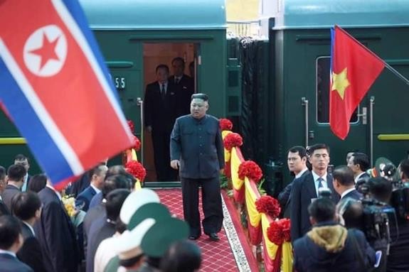 Chủ tịch Triều Tiên Kim Jong Un đến ga Đồng Đăng.