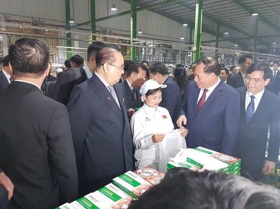 Phó chủ tịch Đảng Lao động Triều Tiên Ri Su Yong cùng đoàn đại biểu cấp cao thăm Nhà máy An Phát Plastic.
