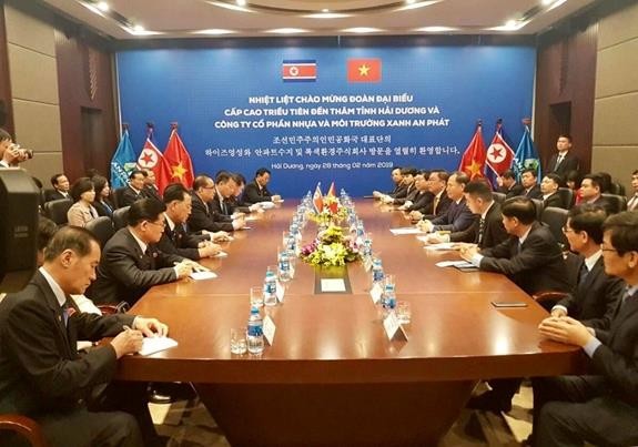 Đoàn đại biểu cấp cao Đảng Lao động Triều Tiên làm việc với lãnh đạo Tập đoàn An Phát Holdings và Nhà máy An Phát Plastic.