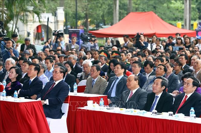 Thủ tướng Nguyễn Xuân Phúc và các đại biểu dự khai mạc Hội báo toàn quốc năm 2019.Ảnh: Thống Nhất/TTXVN