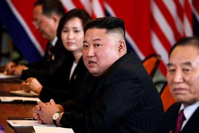 Chủ tịch Kim Jong-un và phái đoàn Triều Tiên trong cuộc đàm phán với Tổng thống Mỹ Donald Trump tại Hà Nội. (Ảnh: AP / Evan Vucci).