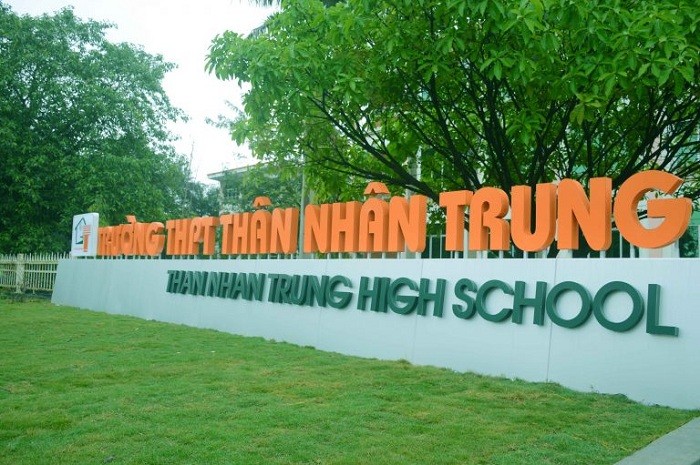 Trường trung học phổ thông Thân Nhân Trung trực thuộc Trường đại học Nông - Lâm Bắc Giang, được thành lập theo Quyết định số 78-QĐ/UBND năm 2019 của Ủy ban nhân dân Tỉnh Bắc Giang (Ảnh: thpttnt.edu.vn).