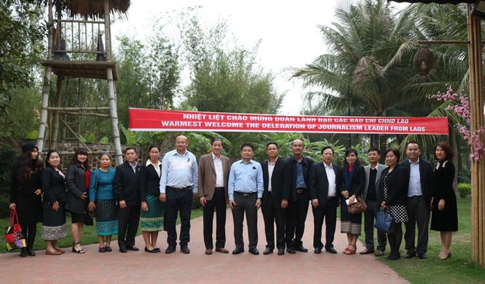 Ban Biên tập Báo Xây dựng và đoàn nhà báo Lào thăm Khu du lịch quốc tế Tuần Châu 2.