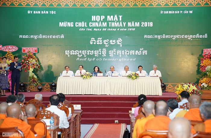 Thủ tướng dự họp mặt mừng Tết Chôl Chnăm Thmây.
