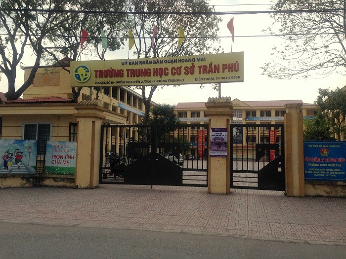 Trường trung học cơ sở Trần Phú, quận Hoàng Mai nơi nghi xảy ra vụ việc thầy giáo dạy Toán lạm dụng tình dụng nhiều nam học sinh (Ảnh: Công Tiến).