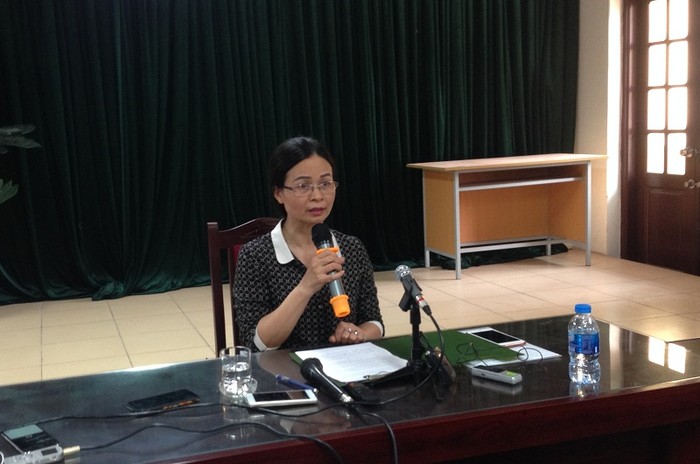 Bà Ngô Thị Thu An - Hiệu trưởng Trường trung học cơ sở Trần Phú cho biết trường đã tạm đình chỉ công tác giảng dạy của thầy giáo H. Ảnh: Công Tiến