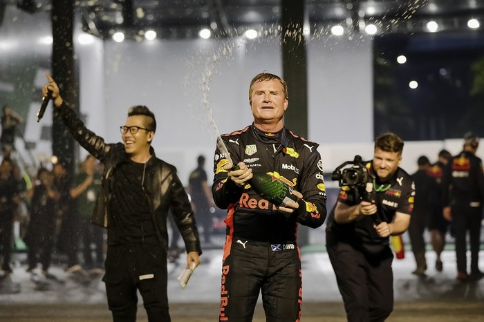Tay đua huyền thoại David Coulthard cùng Đội đua Aston Martin Red Bull sẽ có màn trình diễn hấp dẫn tại sự kiện.