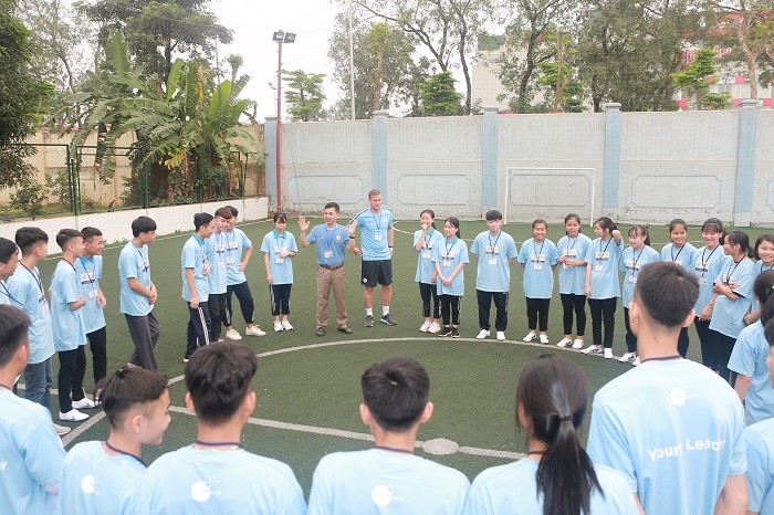 42 em nhỏ độ tuổi từ 15-17 tuổi đến từ các làng trẻ SOS Hà Nội, Hải Phòng, Việt Trì, Thái Bình đã gặp nhau tại Hà Nội để tham gia chương trình Young Leader 2019.