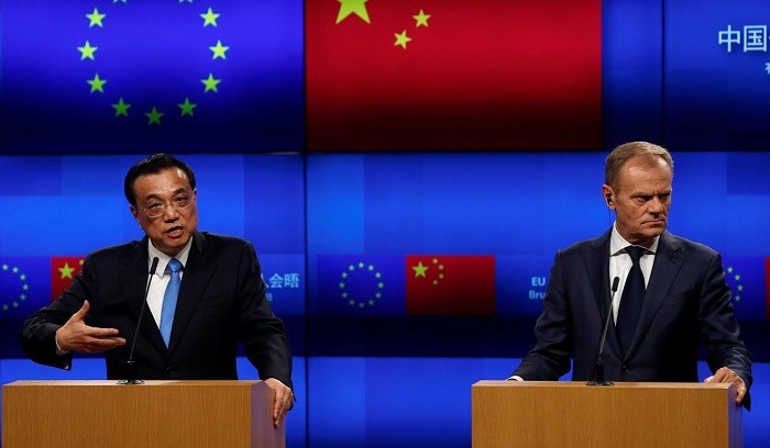 Thủ tướng Trung Quốc Lý Khắc Cường và Chủ tịch Hội đồng châu Âu Donald Tusk họp báo sau khi kết thúc họp thượng đỉnh Trung Quốc-EU tại Brussels (Ảnh: Reuters).