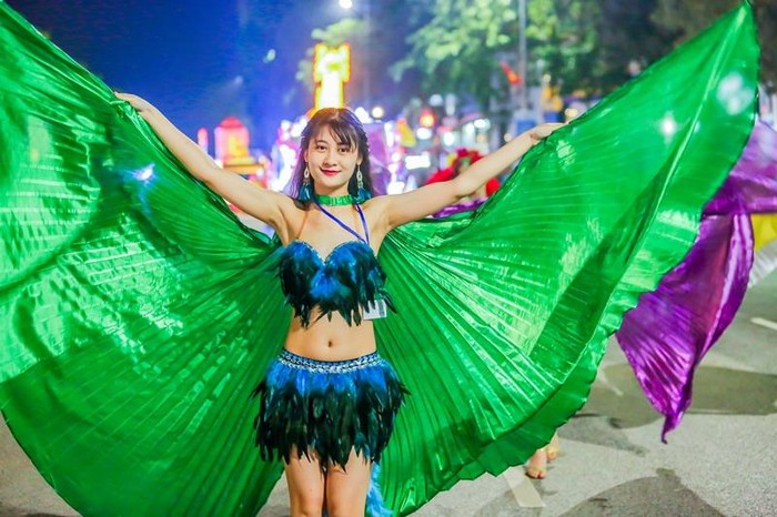Các vũ công tham gia Carnaval Hạ Long 2019.