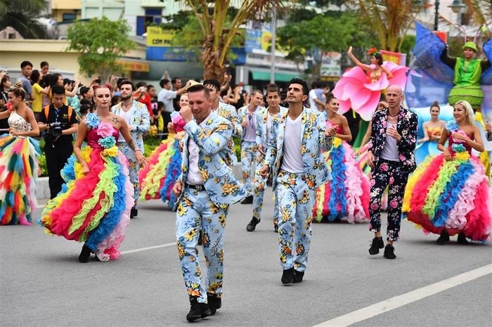Diễu hành Carnaval Hạ Long 2019.