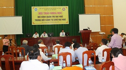 Chủ trì Hội thảo gồm có Phó giáo sư, Tiến sĩ Trần Xuân Nhĩ; Giáo sư, Tiến sĩ Hà Thanh Toàn và Phó giáo sư, Tiến sĩ Võ Ngọc Hà.