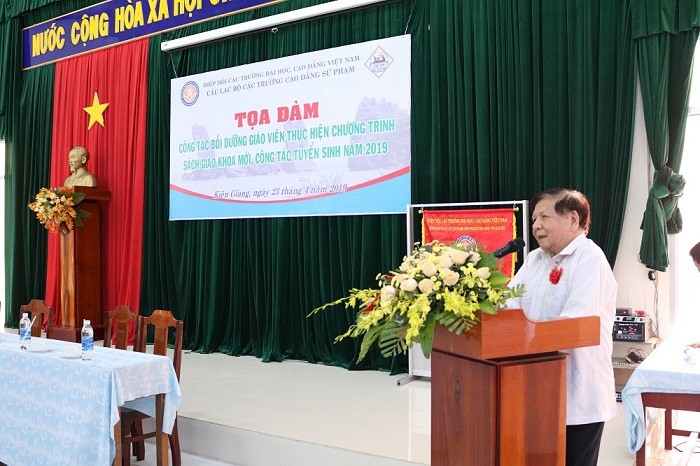 Phó giáo sư Tiến sĩ Trần Xuân Nhĩ phát biểu.