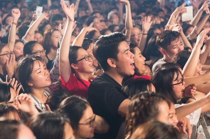 Hàng vạn khán giả Đà Nẵng quẩy hết mình trong đêm liveshow âm nhạc Phố hàng nóng.