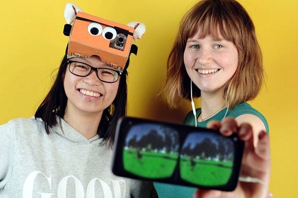 Johanna Berger và Nguyễn Thị Phi Nhung trình bày đề tài “Virtual Reality” tại vòng chung kết jugend forscht 2019 ở Chemnitz.