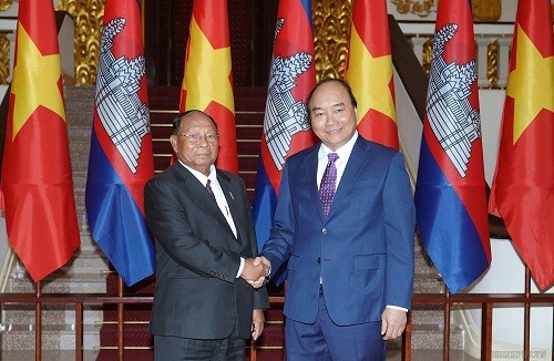 Thủ tướng Nguyễn Xuân Phúc và Chủ tịch Quốc hội Vương quốc Campuchia Samdech Heng Samrin - Ảnh: VGP/Quang Hiếu
