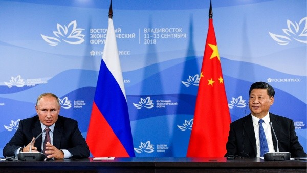 Tổng thống Nga Vladimir Putin và Chủ tịch Trung Quốc Tập Cận Bình, ảnh: Russia Today.