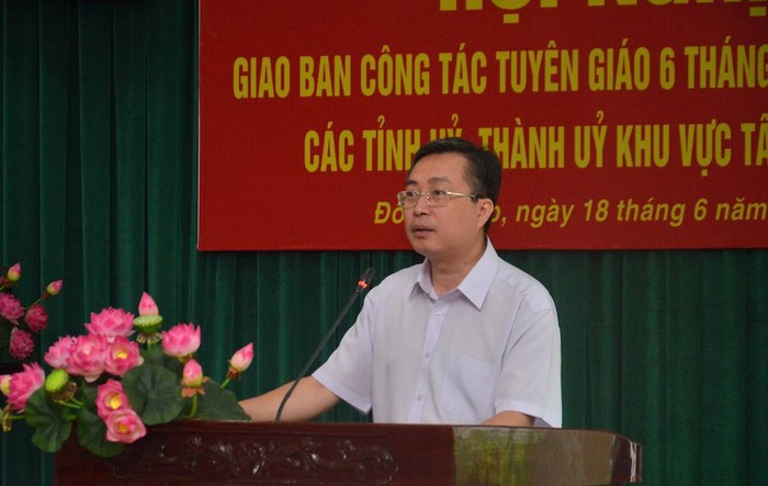 Đồng chí Bùi Trường Giang, Phó trưởng Ban Tuyên giáo Trung ương báo cáo tại Hội nghị - Ảnh: PC.
