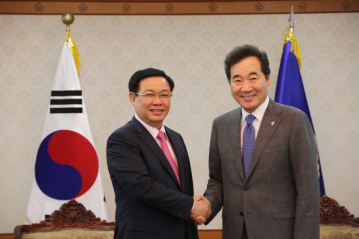 Thủ tướng Lee Nak Yon và Phó Thủ tướng Vương Đình Huệ tại cuộc hội kiến. Ảnh: VGP/Thành Chung.